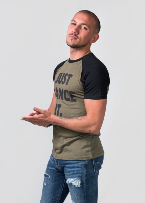 camiseta JUST DANCE IT manga militar